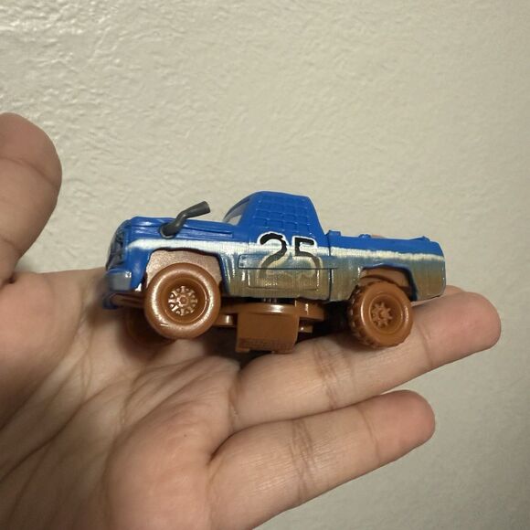 Disney Pixar Cars 3 Crazy 8 Crashers Thunder Hollow Broadside #25 Vehicle - Picture 2 of 5